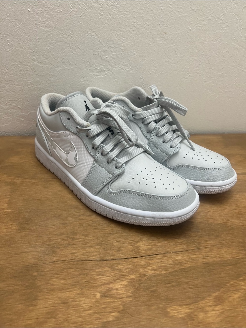 Nikes - Picture 2 of 10